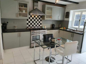 Contractors House Saltash, Discounted for business